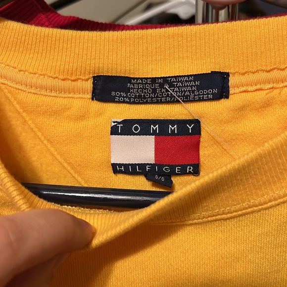 💫LIKE NEW💫 Tommy Hilfiger Crewneck - Picture 3 of 3